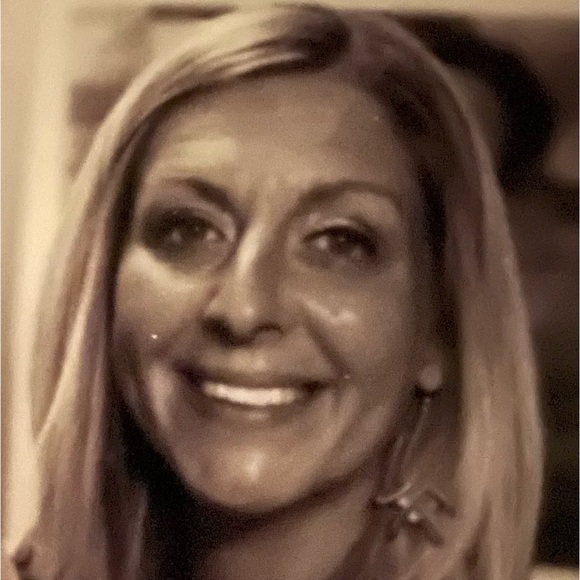 Meet your Posher, Lesley - Picture 1 of 1